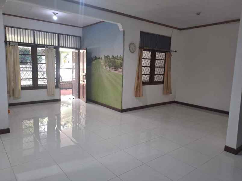 dijual rumah villa taman kartini