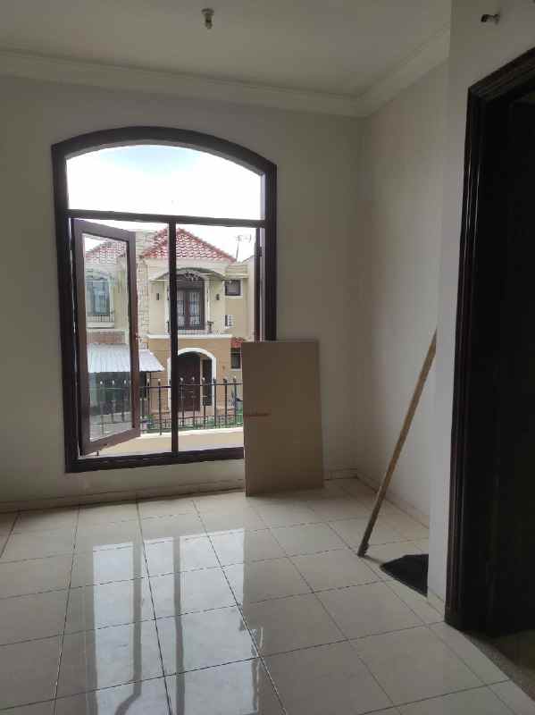 dijual rumah wisata bukit mas cluster madrid surabaya