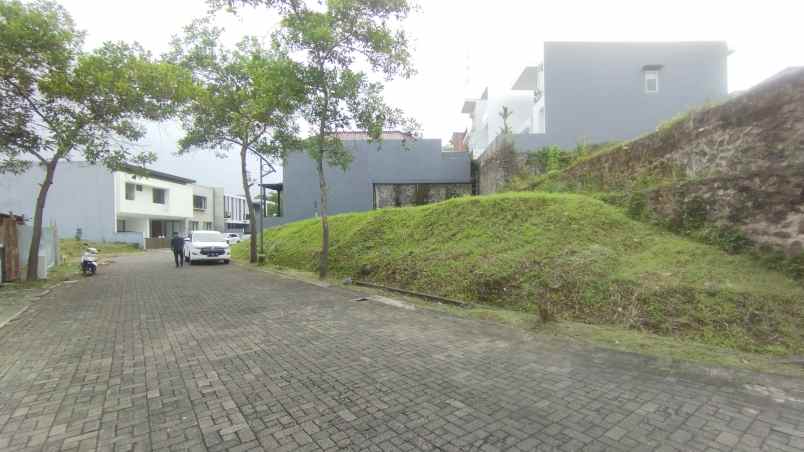 dijual tanah jl bukit hijau