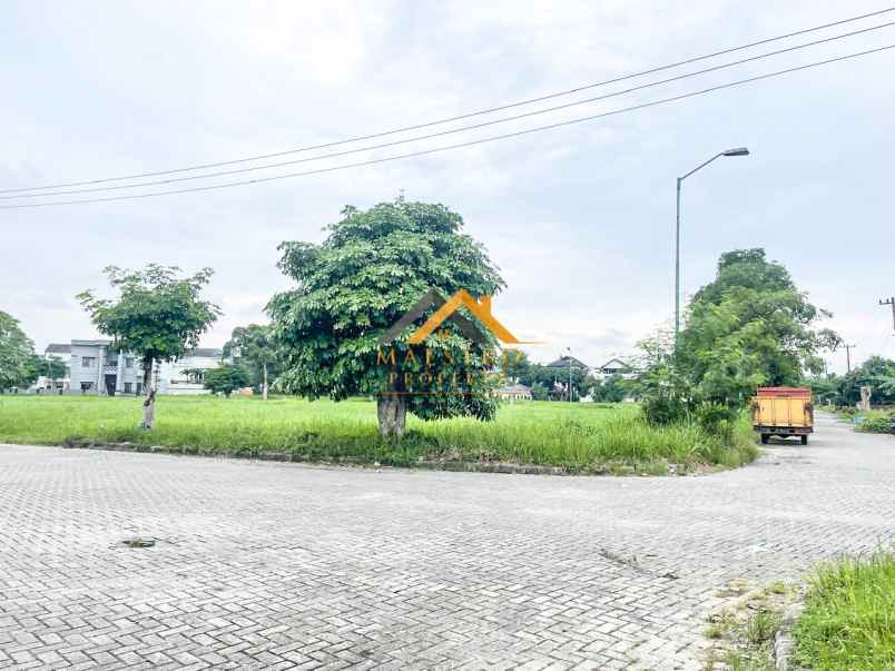 dijual tanah komplek graha metropolitan