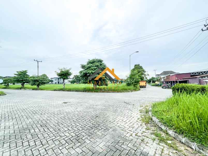 dijual tanah komplek graha metropolitan