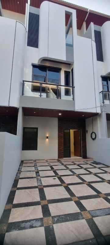 dijual townhouse matraman jakarta