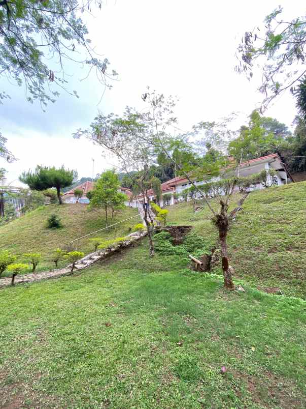 dijual villa dan tanah pinggir jalan di puncak pass