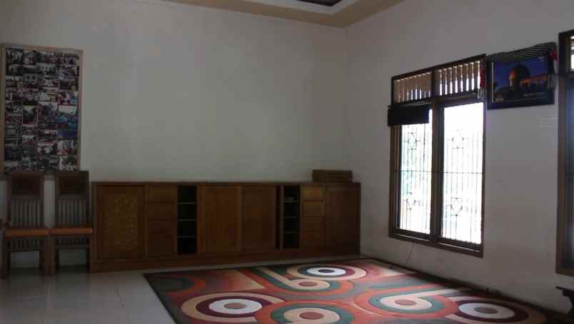 dijual villa jalan kinasih