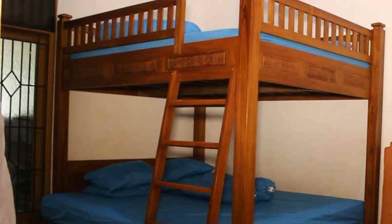 dijual villa jalan kinasih