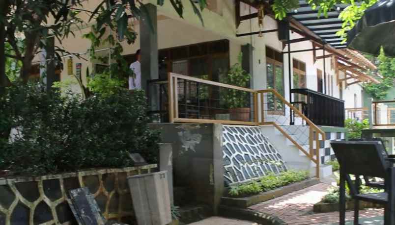 dijual villa jalan kinasih