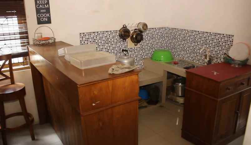 dijual villa jalan kinasih