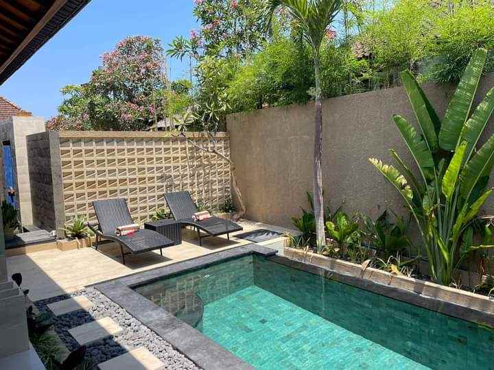 dijual villa jalan raya celuk