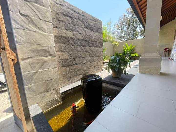 dijual villa jalan raya celuk