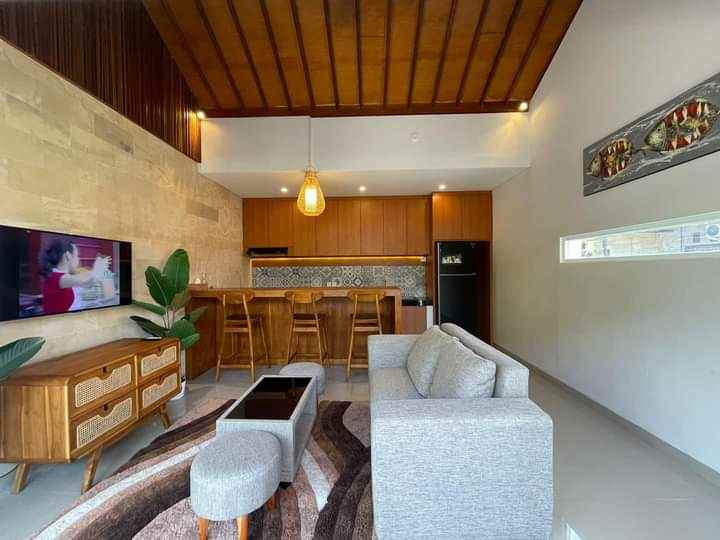 dijual villa jalan raya celuk