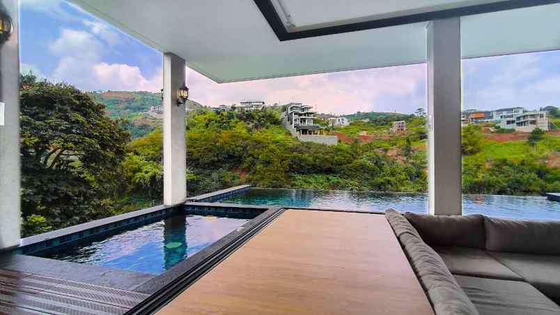 dijual villa jl cimenyan