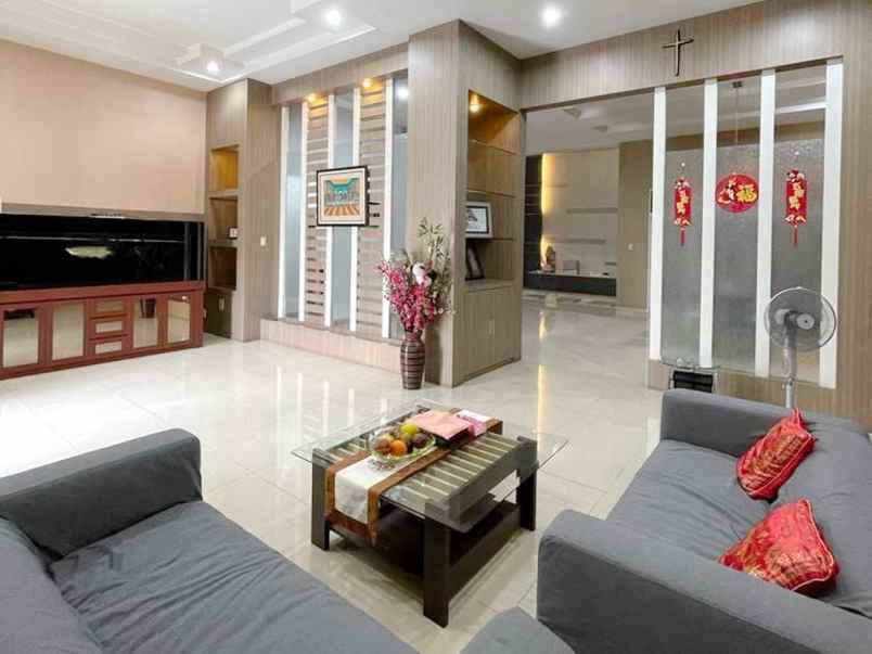 dijual villa komplek cemara asri jalan rajawali
