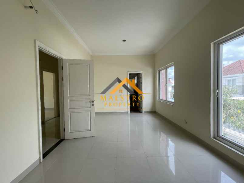 dijual villa komplek citraland gama