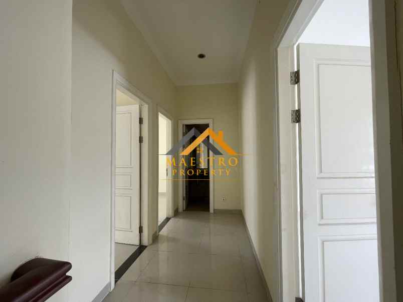 dijual villa komplek citraland gama