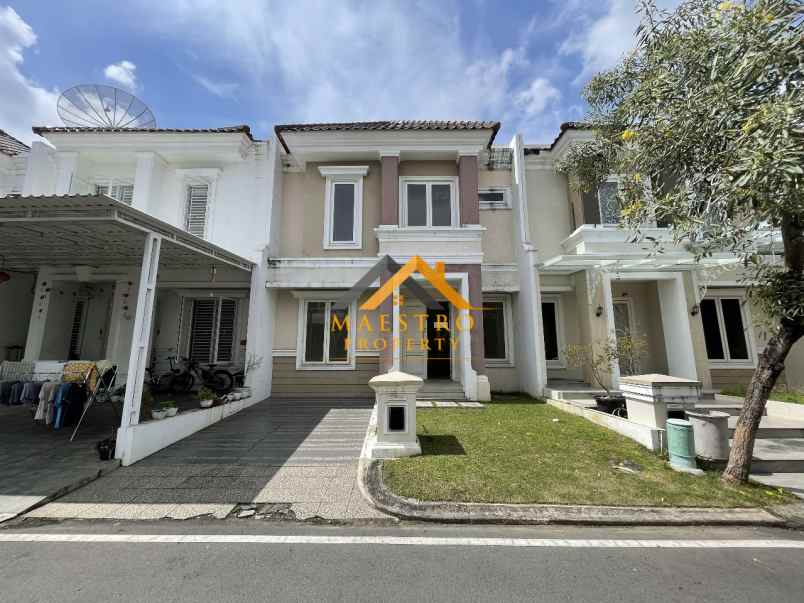 dijual villa komplek citraland gama