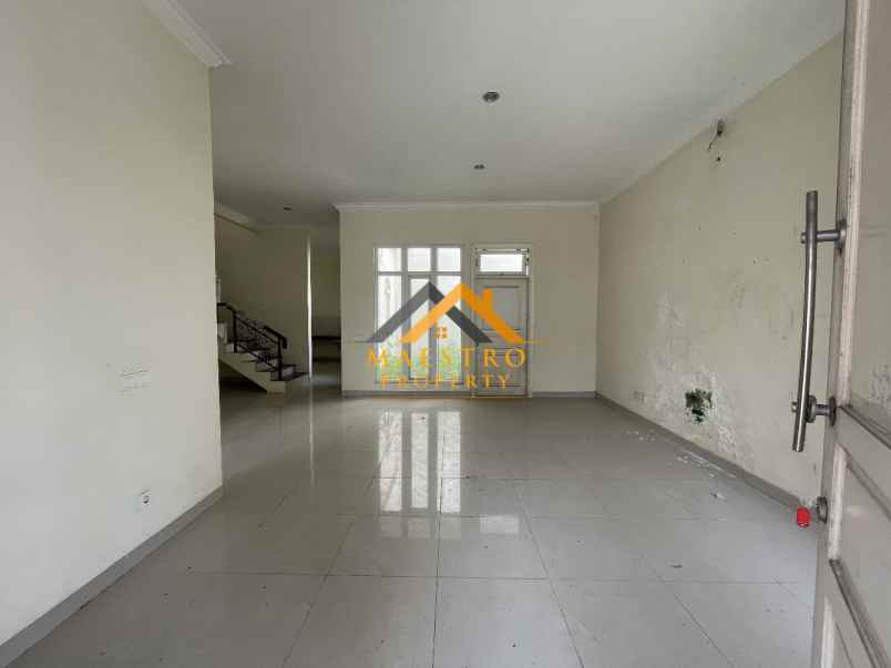 dijual villa komplek citraland gama