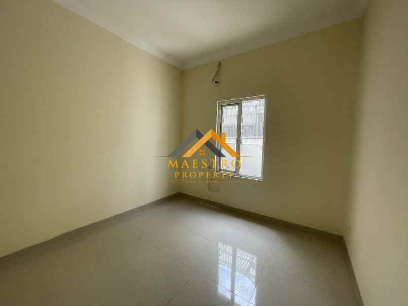 dijual villa komplek citraland gama