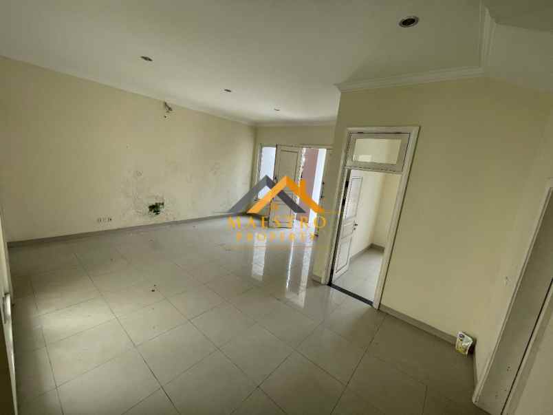 dijual villa komplek citraland gama