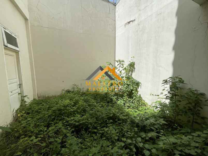 dijual villa komplek citraland gama