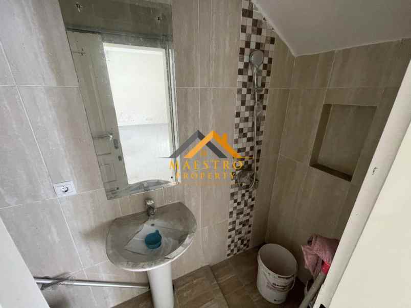 dijual villa komplek citraland gama