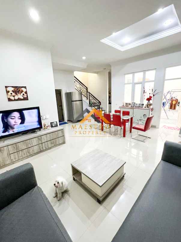 dijual villa komplek citraland gama