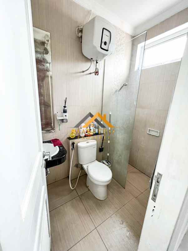 dijual villa komplek citraland gama