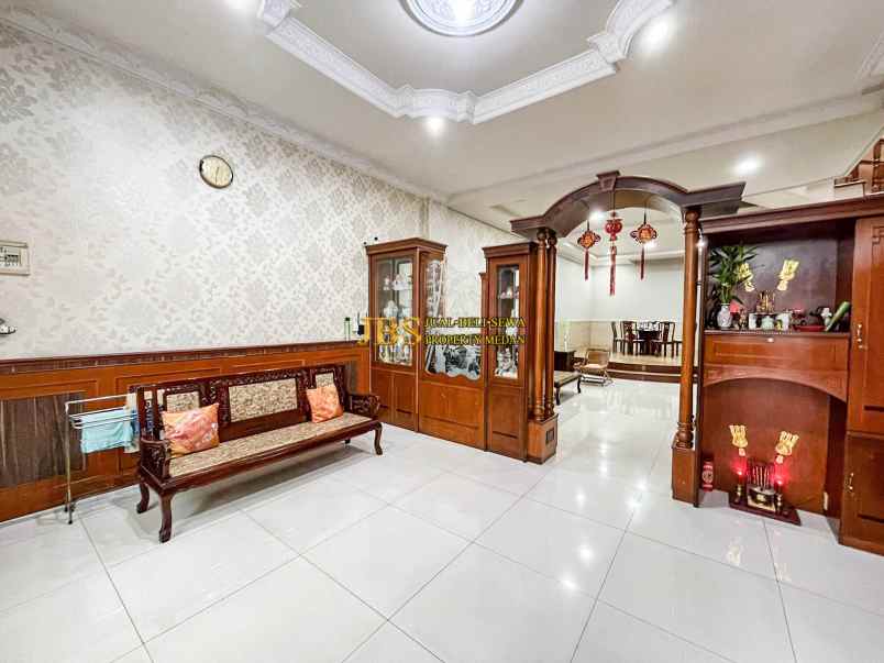 dijual villa komplek taman anggrek