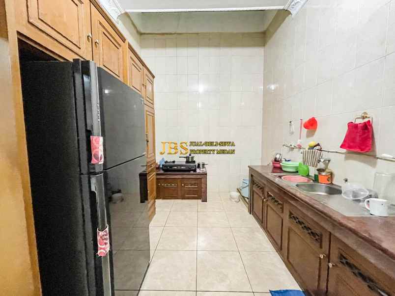 dijual villa komplek taman anggrek