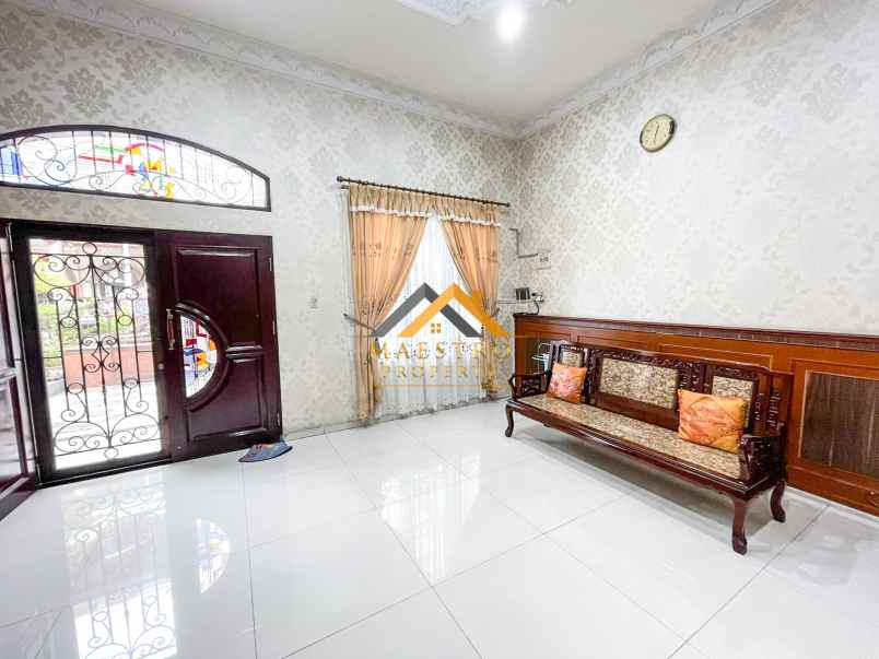 dijual villa komplek taman anggrek