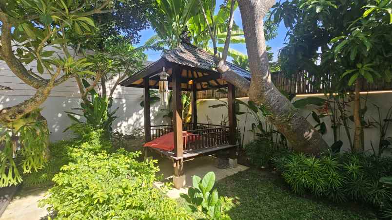 dijual villa lantai 2 lokasi pererenan canggu