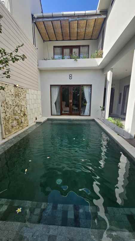 dijual villa lantai 2 lokasi pererenan canggu