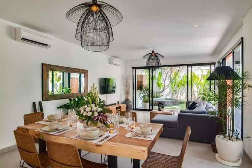 dijual villa lantai 2 seminyak bali