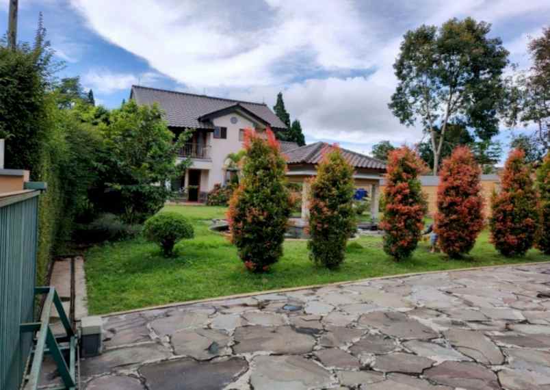 dijual villa lembang