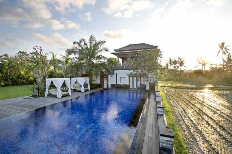 dijual villa luxury lantai 2 lokasi denpasar timur