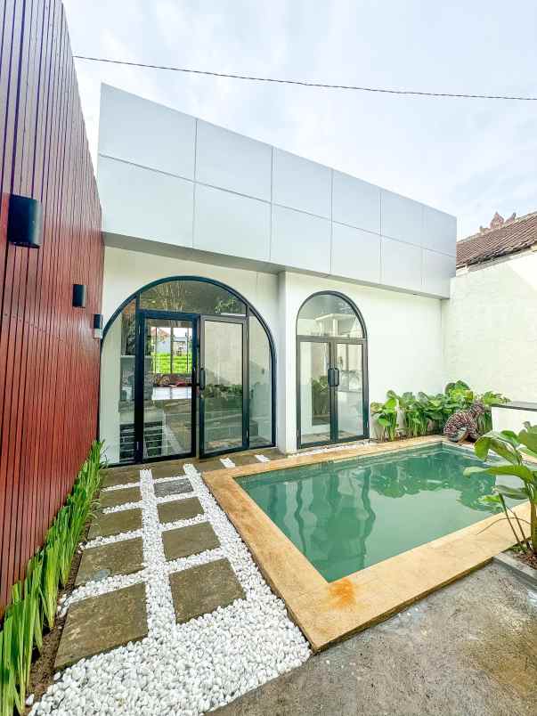 dijual villa padonan badung bali