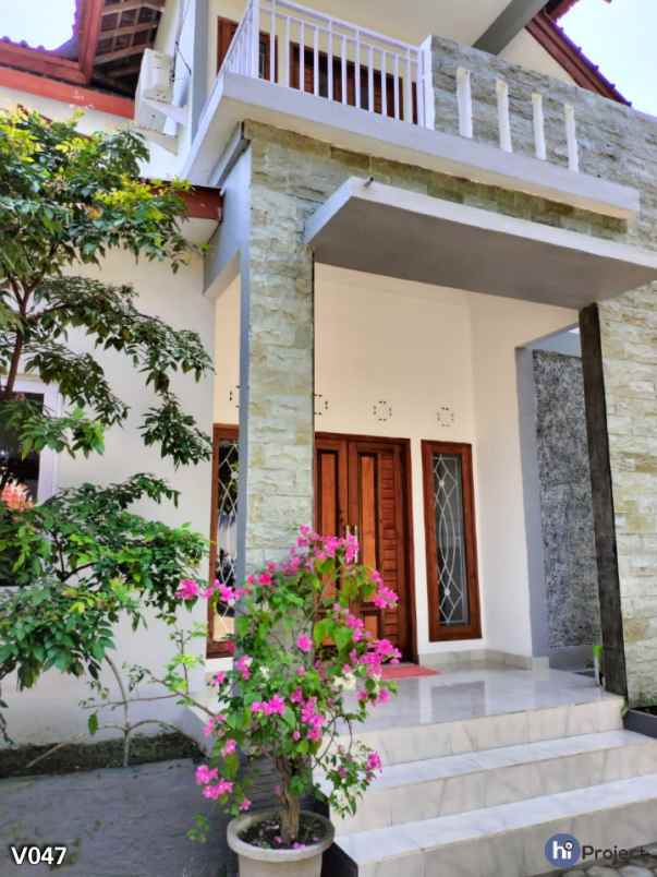 dijual villa teloke batu layar