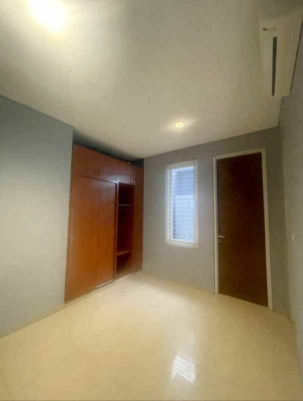 disewa rumah apik 2 lantai di rawamangun