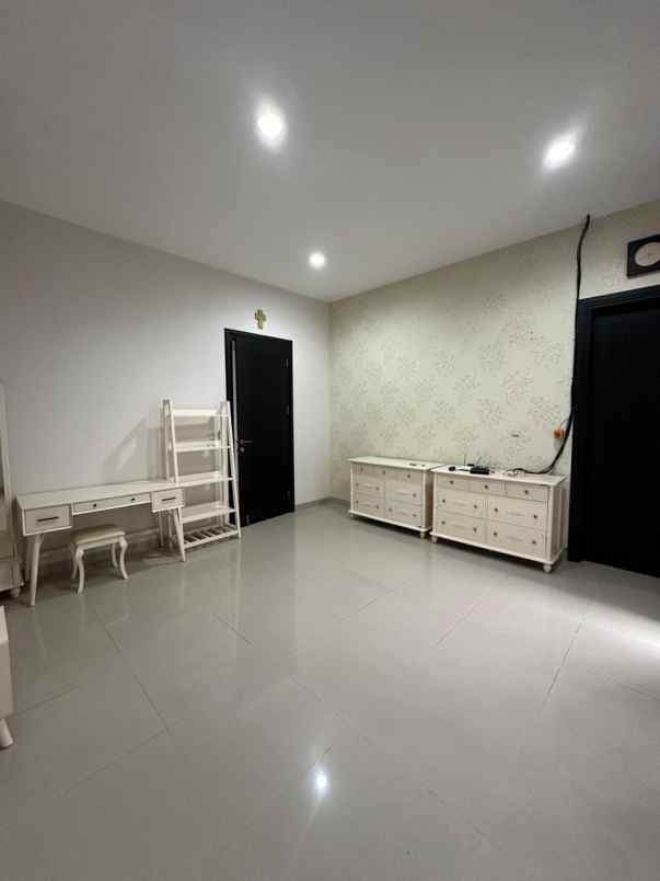 disewakan dijual rumah siap huni bagus semi furnished