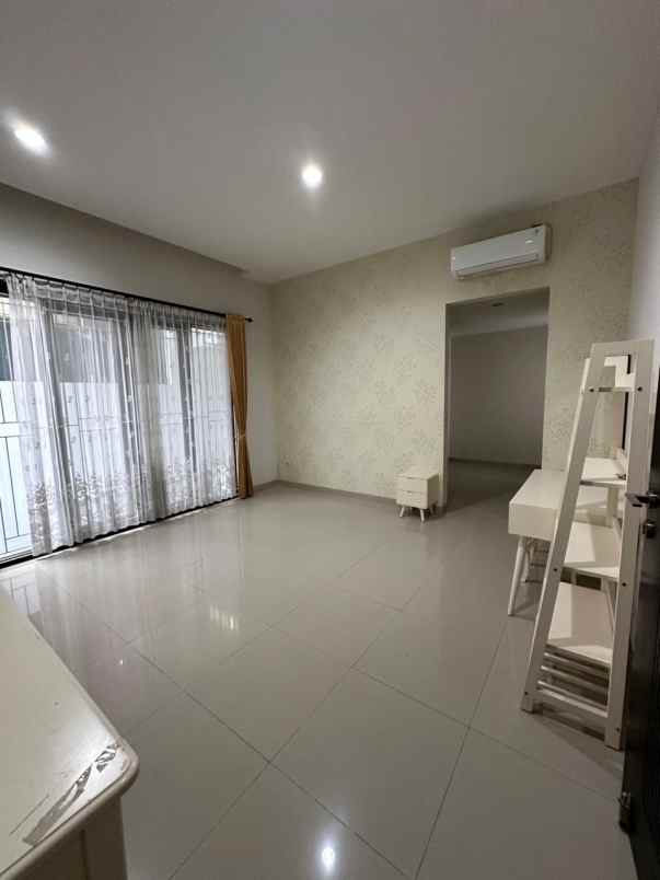 disewakan dijual rumah siap huni bagus semi furnished