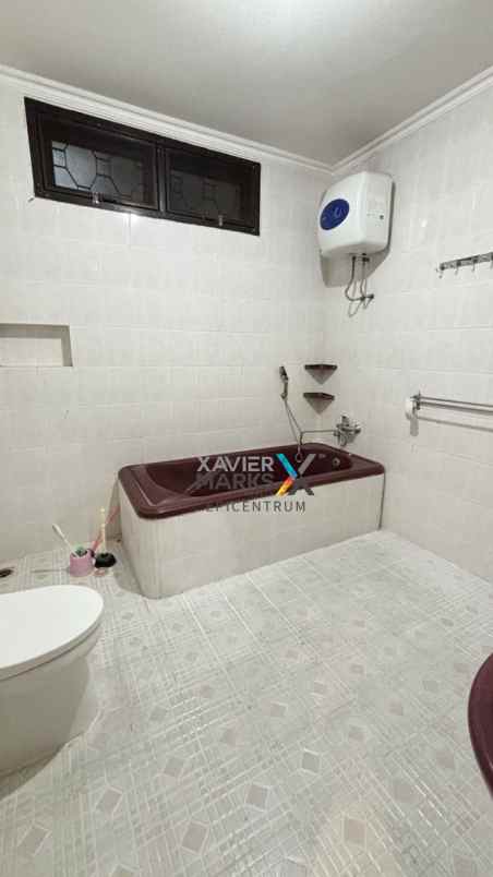 disewakan rumah di dharmahusada mas full furnished