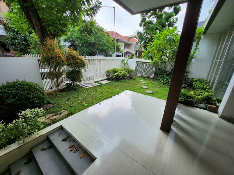 disewakan rumah jalan graha famili