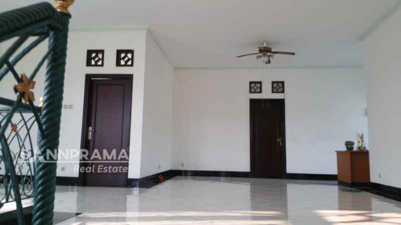 disewakan rumah mewah siap huni