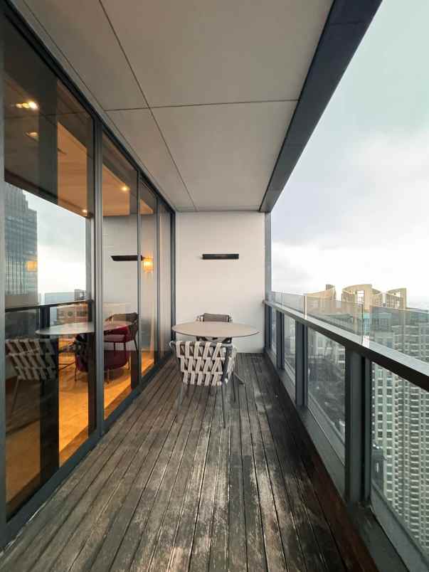 district 8 senopati apartemen 3br mewah full furnished