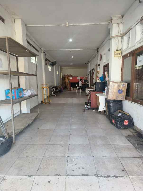 gedung dekat lapangan puputan dan renon denpasar bali