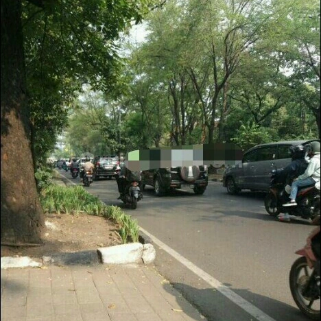 gedung komersil 3 lantai mainroad supratman bandung