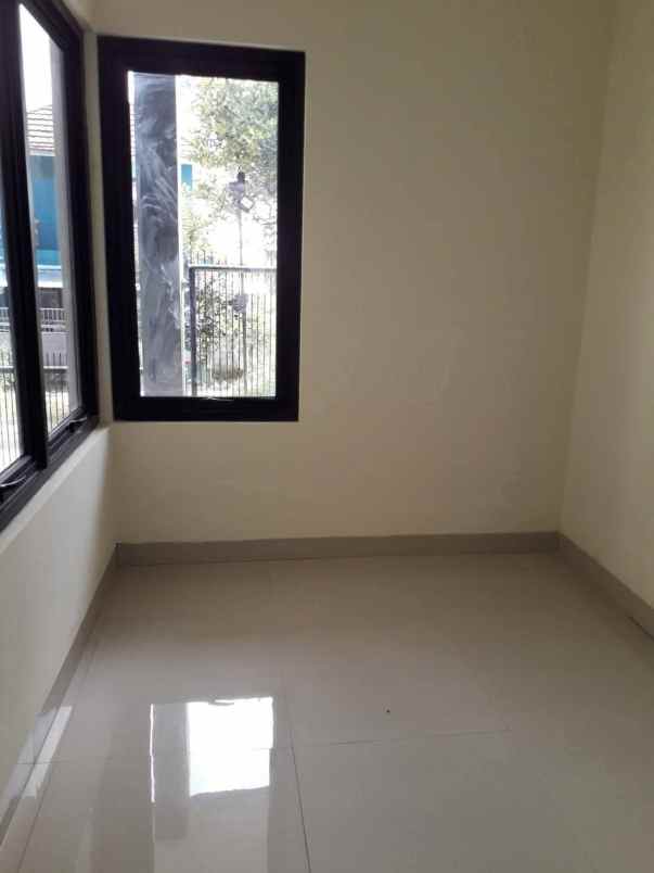 jual cepat rumah siap huni 2 lantai di cipageran