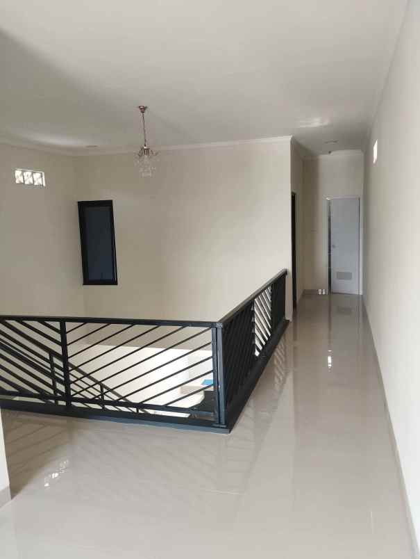 jual cepat rumah siap huni 2 lantai di cipageran