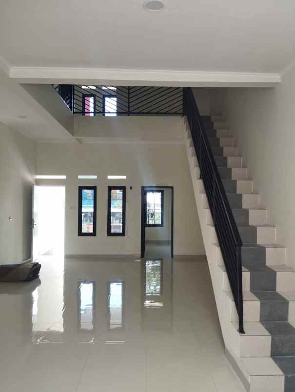 jual cepat rumah siap huni 2 lantai di cipageran