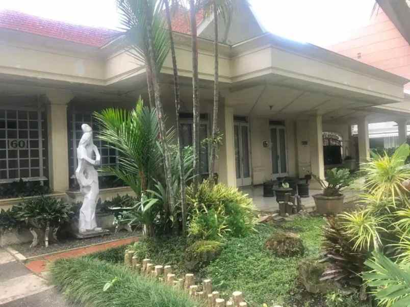 jual rumah lama mewah di daerah oro oro dowo malang