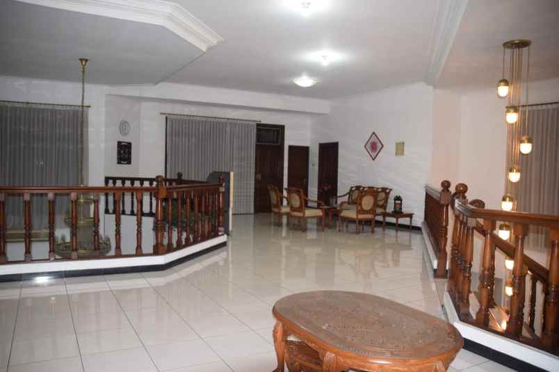 jual rumah mewah taman kedoya jak bar